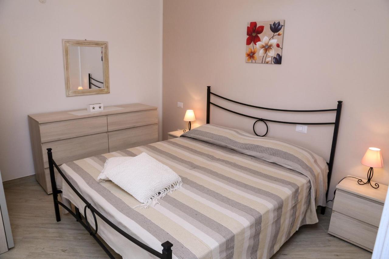La Casa Di Geppo Apartment กัสเตลซาร์โด ภายนอก รูปภาพ